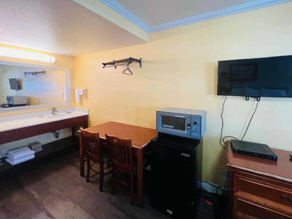 Van Ness Inn Main image